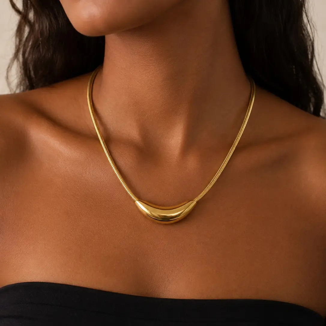 Collana "Eclipse Gold", Collana Magnetica Donna Acciaio Inox Dorato Eclipse Gold con Pendente Scultoreo