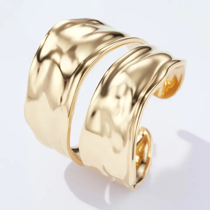 Anello Regolabile "Wave Cut" in Acciaio Inossidabile Dorato – Design Fluido con Taglio Centrale
