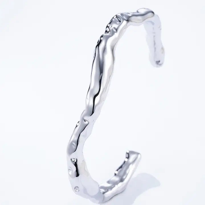 Bracciale Rigido "Fluid Touch" in Acciaio Inossidabile – Oro o Argento | Texture Organica e Regolabile