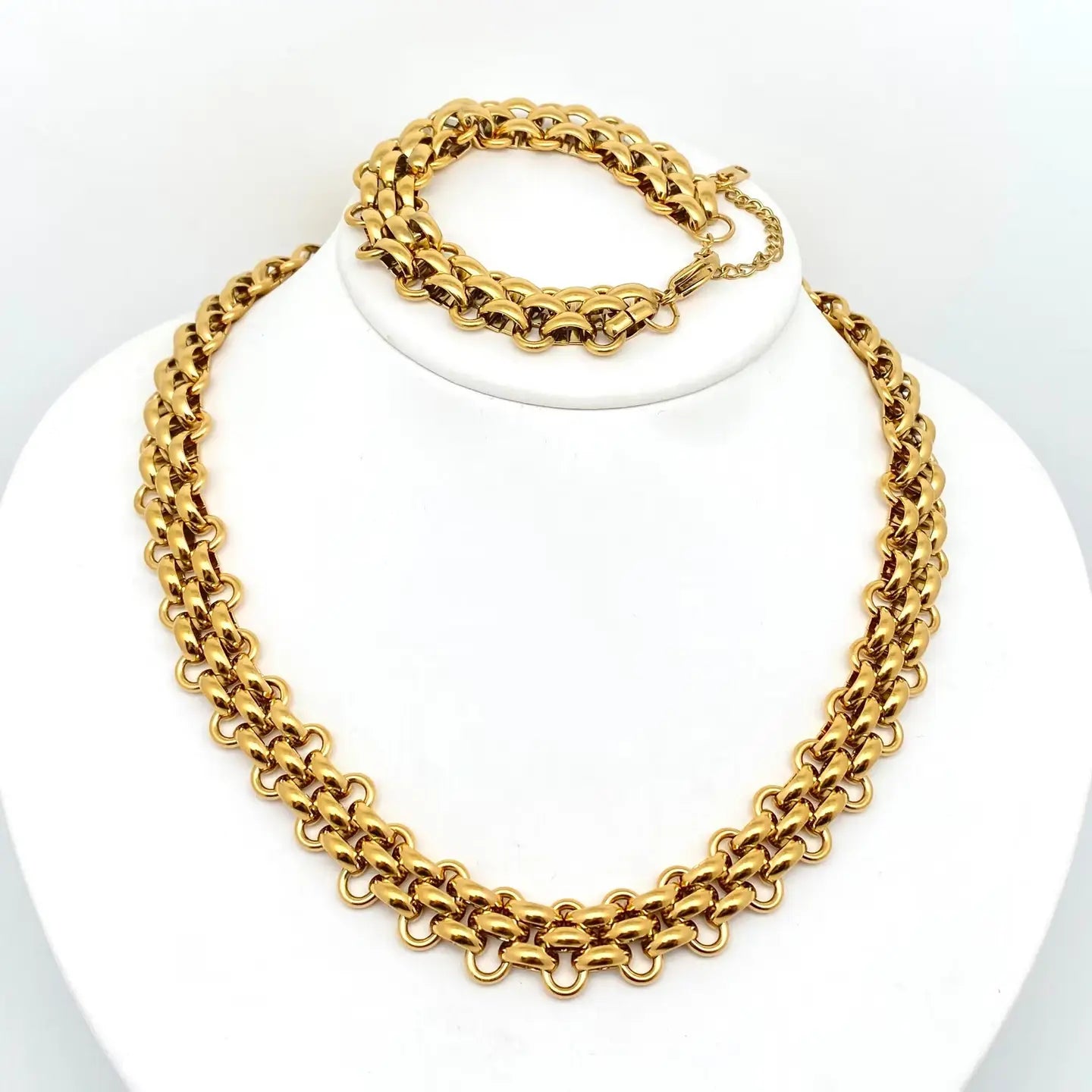 Collana DIVINA in Acciaio Inossidabile Placcato Oro - Gioiello Elegante e Resistente