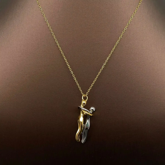 Collana Eternal Embrace in Acciaio Inossidabile Oro e Argento – Collana Coppia Abbraccio Donna