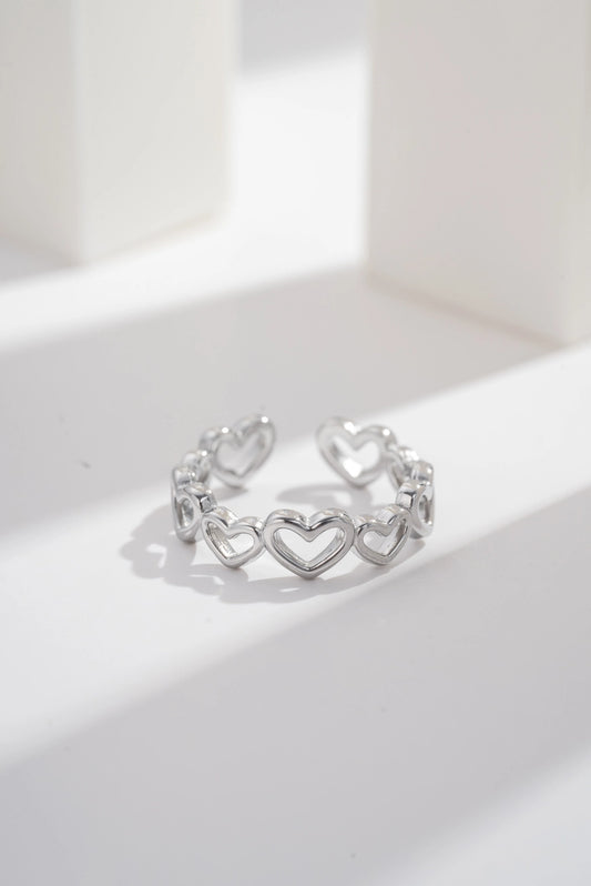 Anello Amore Loop in Acciaio Inossidabile con Cuori – Oro o Argento