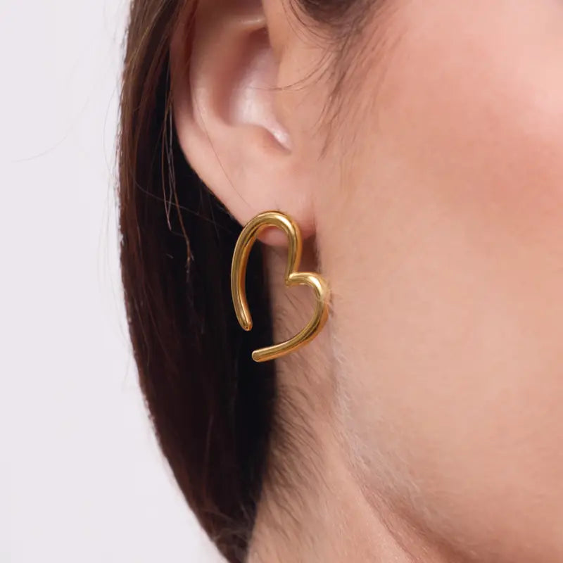 Cuore Libero – Orecchini in Acciaio Inossidabile Dorato a Forma di Cuore Aperto