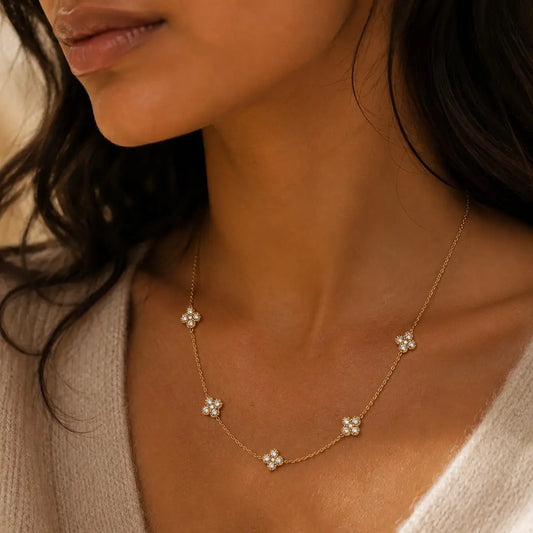 Collana "Quadrifoglio di Luce", Collana Punto Luce Donna in Acciaio Inox Dorato con Quadrifogli Zirconi