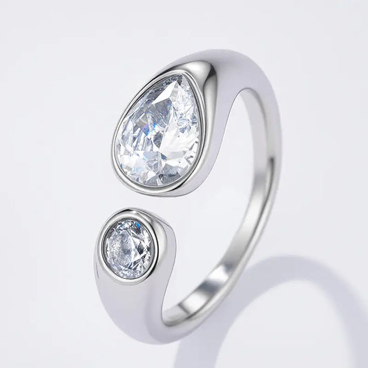 Anello Dual Shine – Anello Aperto Regolabile con Doppio Cristallo Taglio Goccia e Rotondo