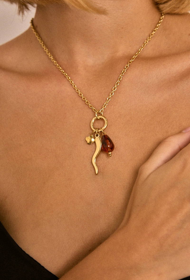 Collana Golden Amulet in Acciaio Inossidabile Oro – Collana Donna con Charm e Dettagli Ambrati