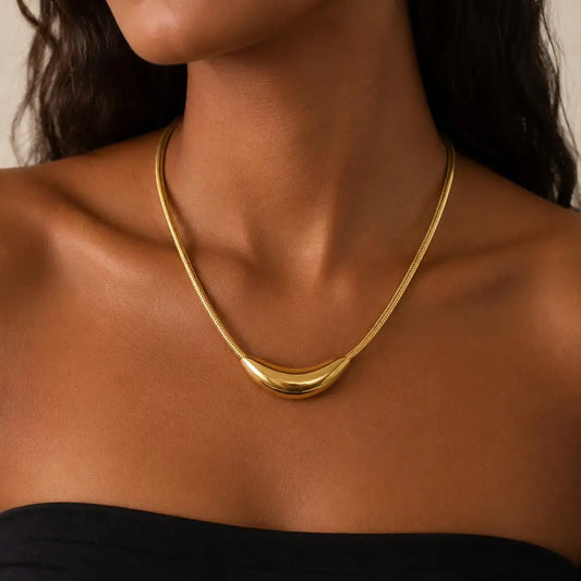 Collana "Eclipse Gold", Collana Magnetica Donna Acciaio Inox Dorato Eclipse Gold con Pendente Scultoreo