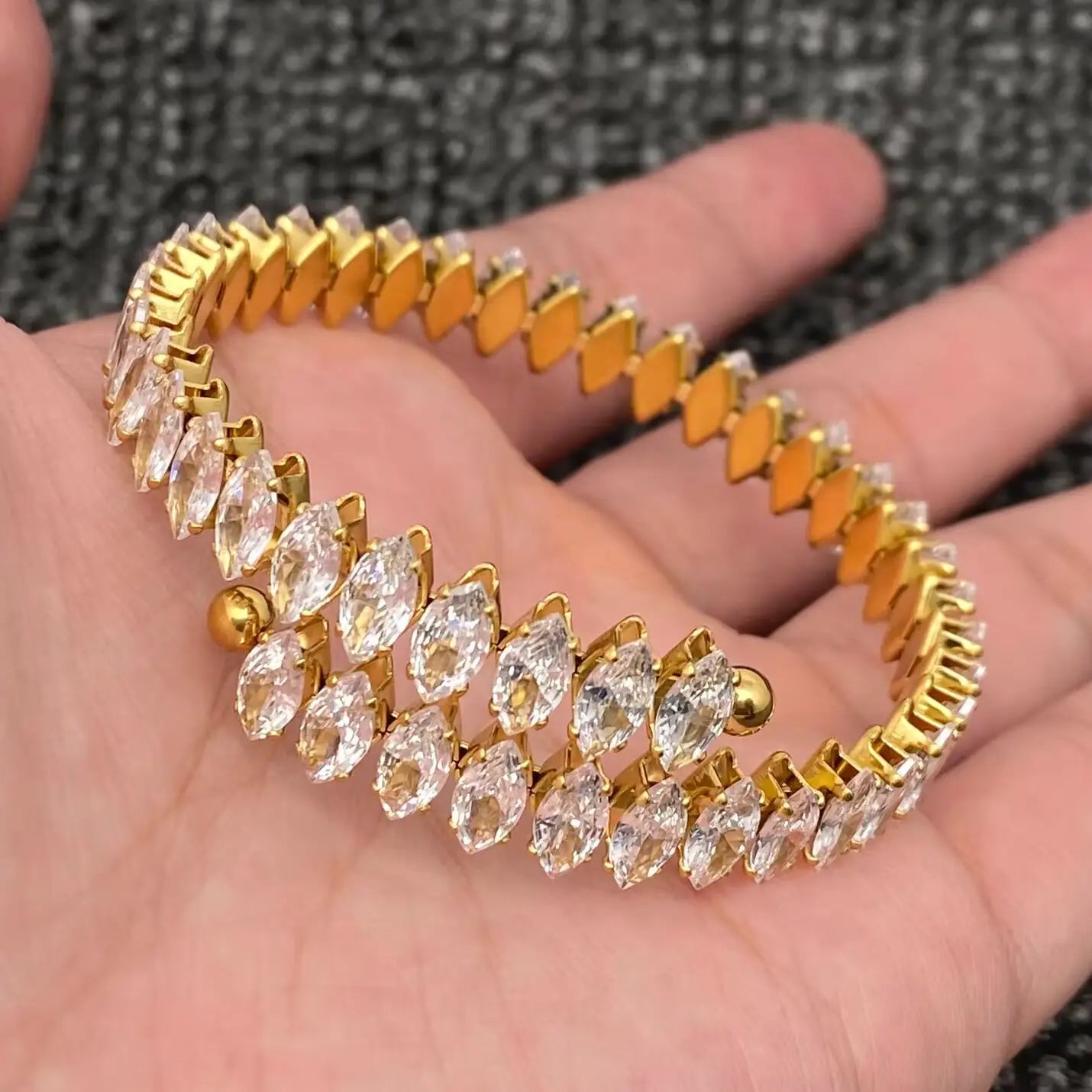 Bracciale “Luce Regale” in Acciaio Inossidabile Oro con Zirconi
