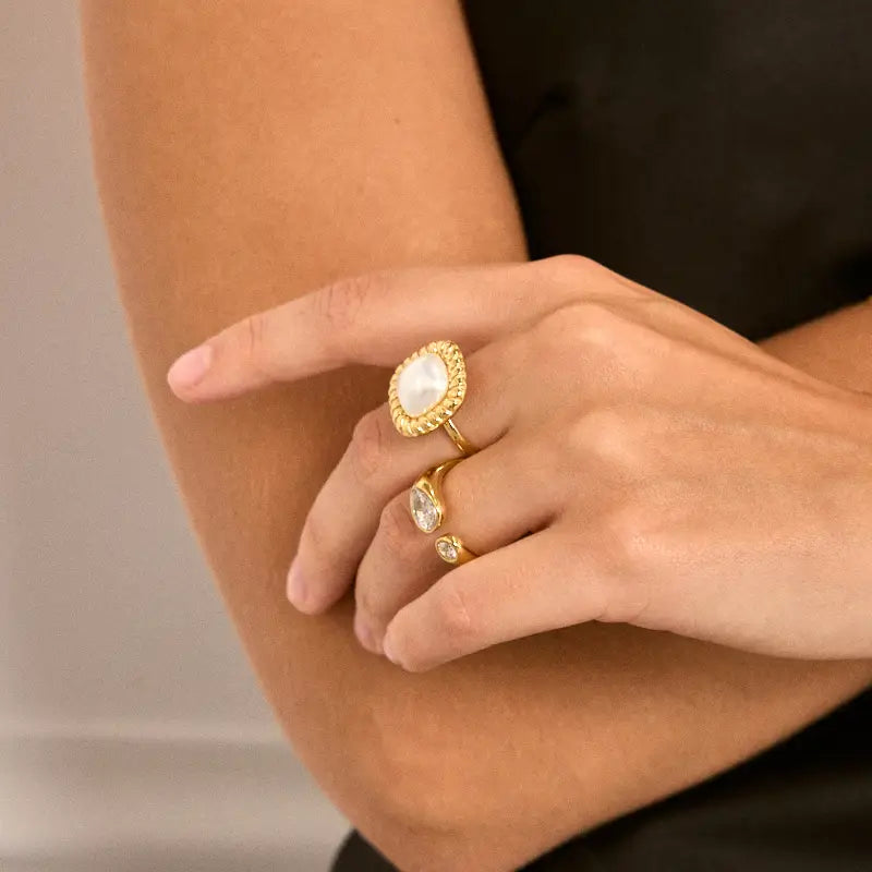 Anello Dual Shine – Anello Aperto Regolabile con Doppio Cristallo Taglio Goccia e Rotondo