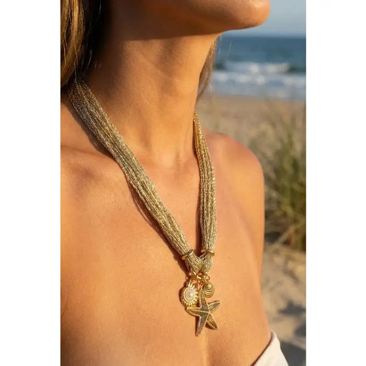 Collana "Incanto Marino" – Collana Multifilo Dorata in Acciaio Inossidabile con Pendente Stella Marina e Conchiglie
